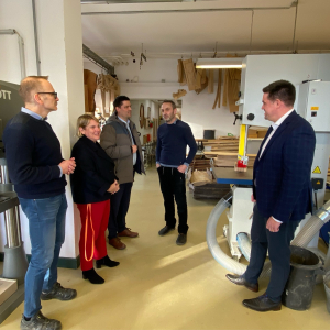 In der Werkstatt: v.l.: Jan Jürdens, Martina Hannen, Mirco Schmidt, Heiko Bahls, Timm Oliver Weise